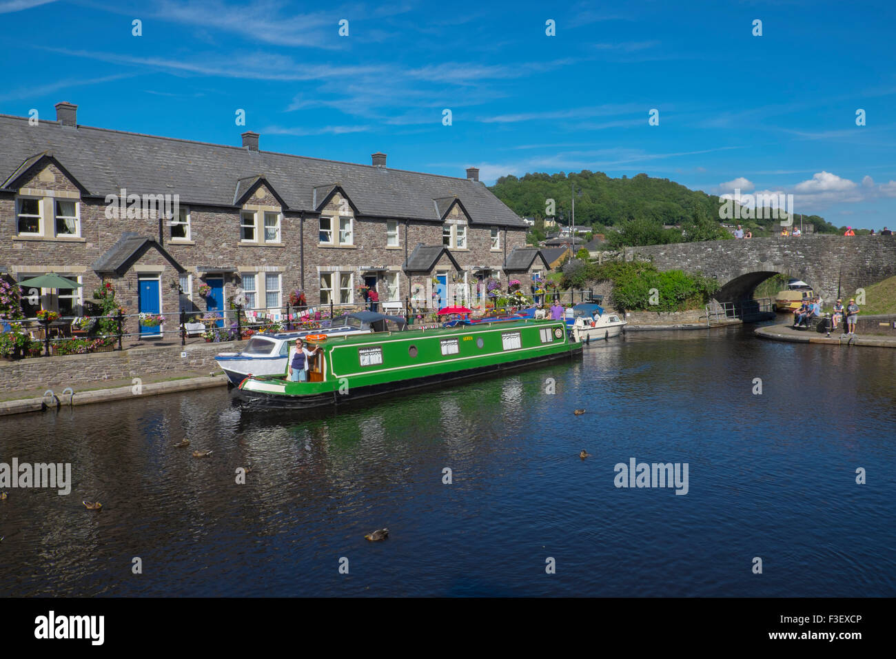 Hausboote auf dem Kanal-Becken bei Brecon, Brecon Monmouthshire Canal, Powys, Wales, UK Stockfoto