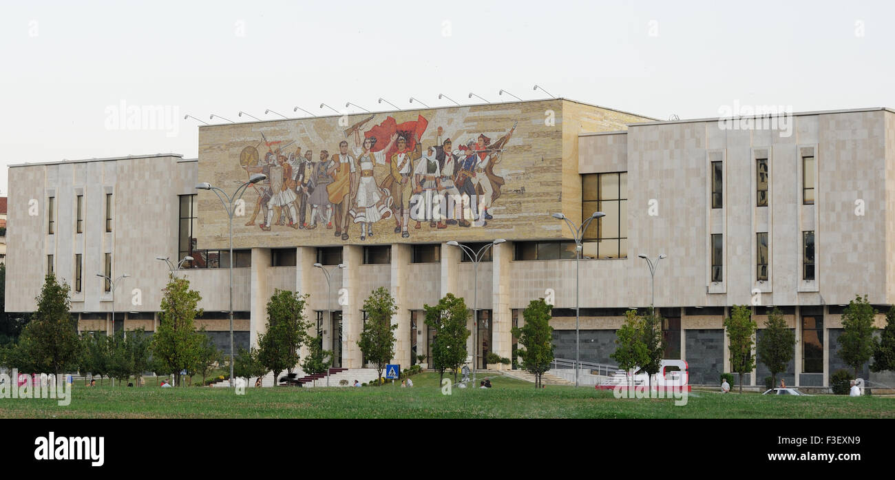 Die Albaner Mosaik auf der Vorderseite des albanischen National Historical Museum, Muzeu Historik Kombëtar in Tirana. Stockfoto