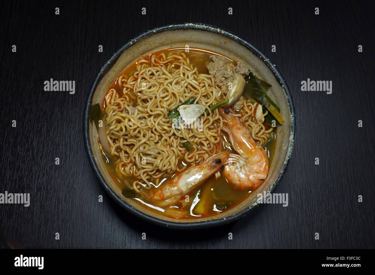 Tom Yam, Thai traditionelle Speisen, scharfe Nudelsuppe Stockfoto