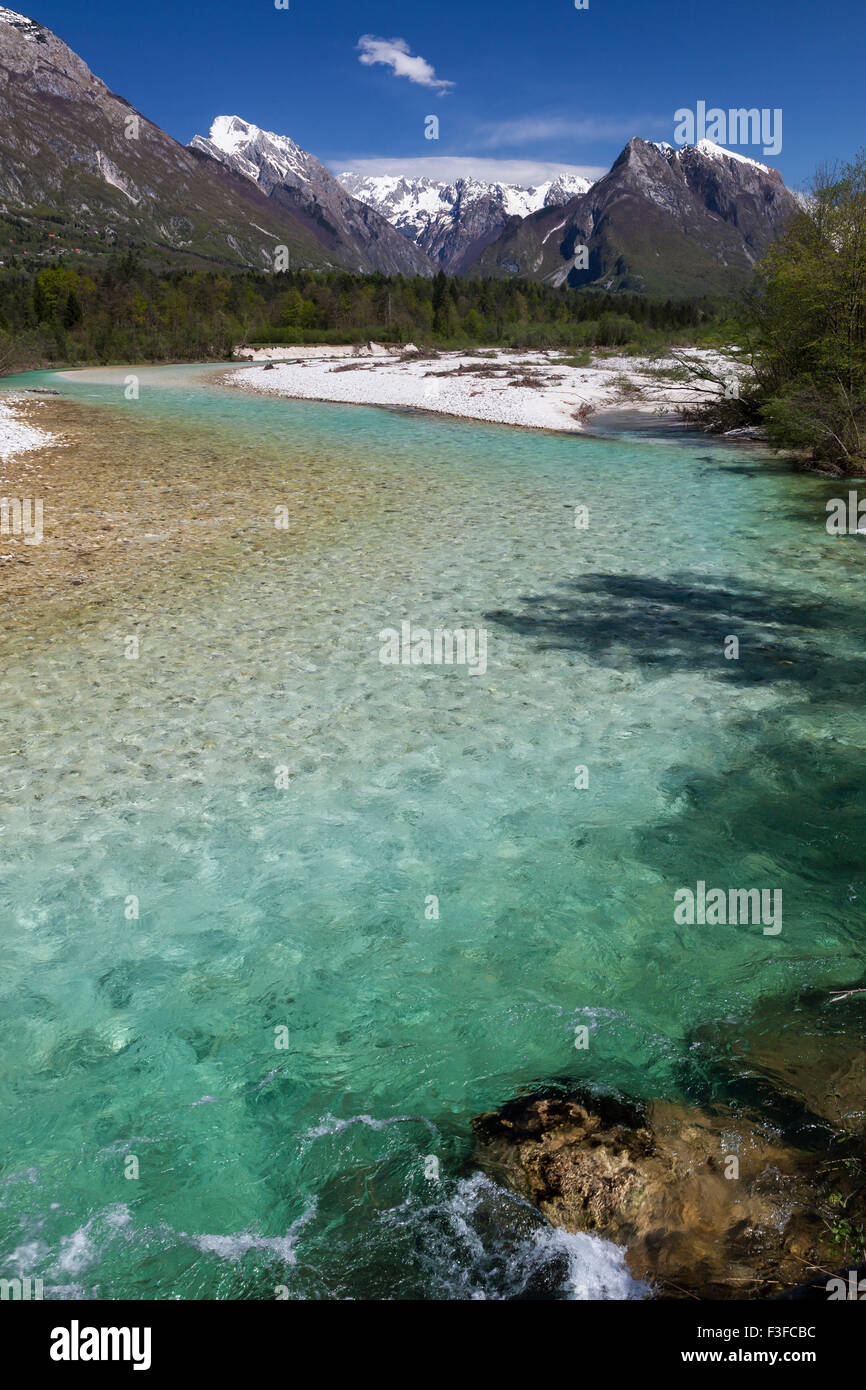 Soča oder Isonzo, Bergfluss mit glasklares, türkisblaues Wasser, Bovec, Kanin massiv, Julischen Alpen, Slowenien Stockfoto
