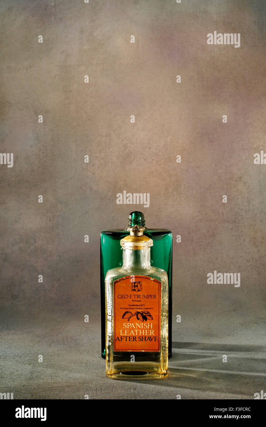 Kunst klassische Glaswerk Flasche mit abstrakten Hintergrund Stockfoto