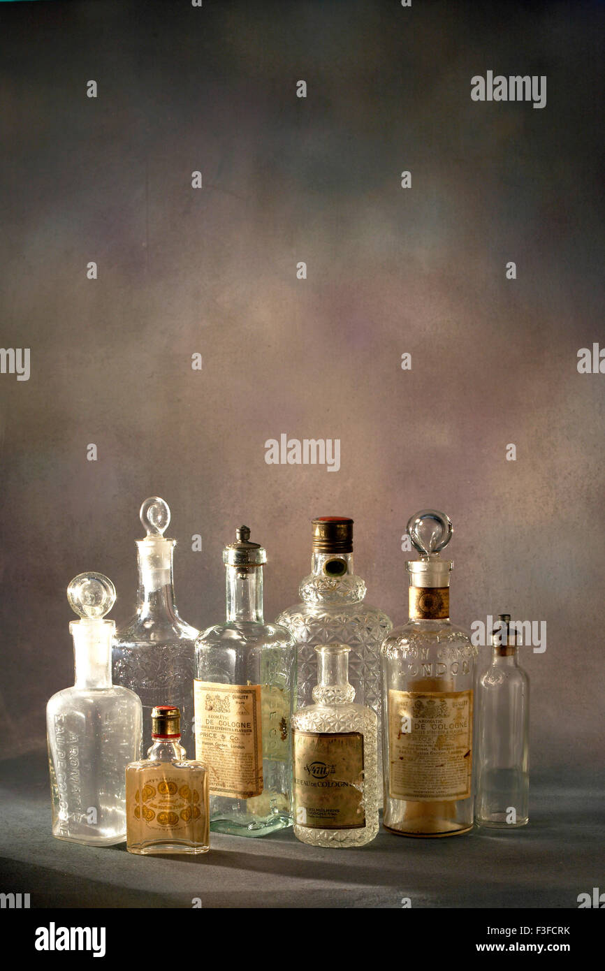 Kunst klassische Glaswerk Flasche mit abstrakten Hintergrund Stockfoto