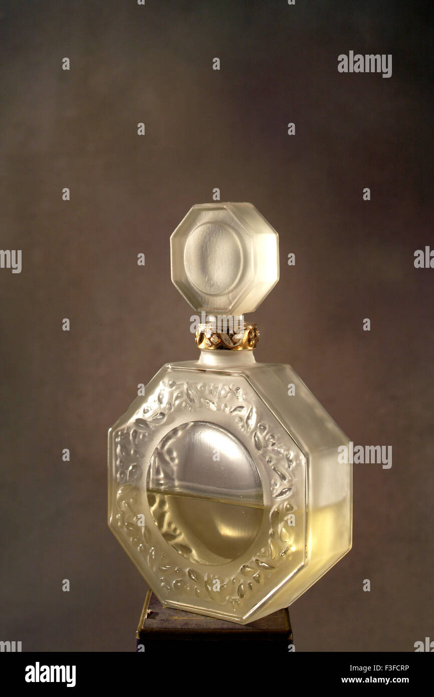 Kunst klassische Glaswerk Flasche mit abstrakten Hintergrund Stockfoto