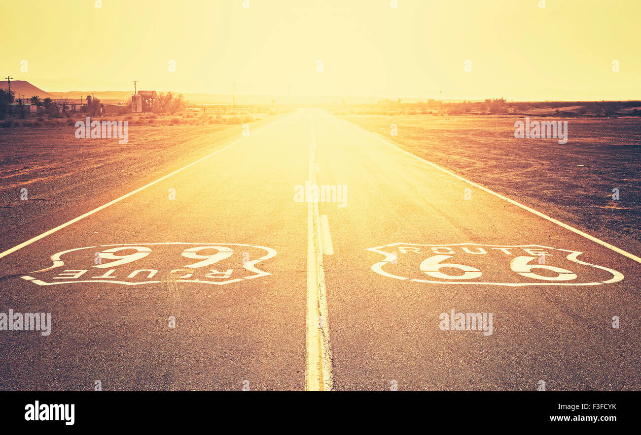 Retro-alte Film Stil Sonnenuntergang über Route 66, Kalifornien, USA. Stockfoto