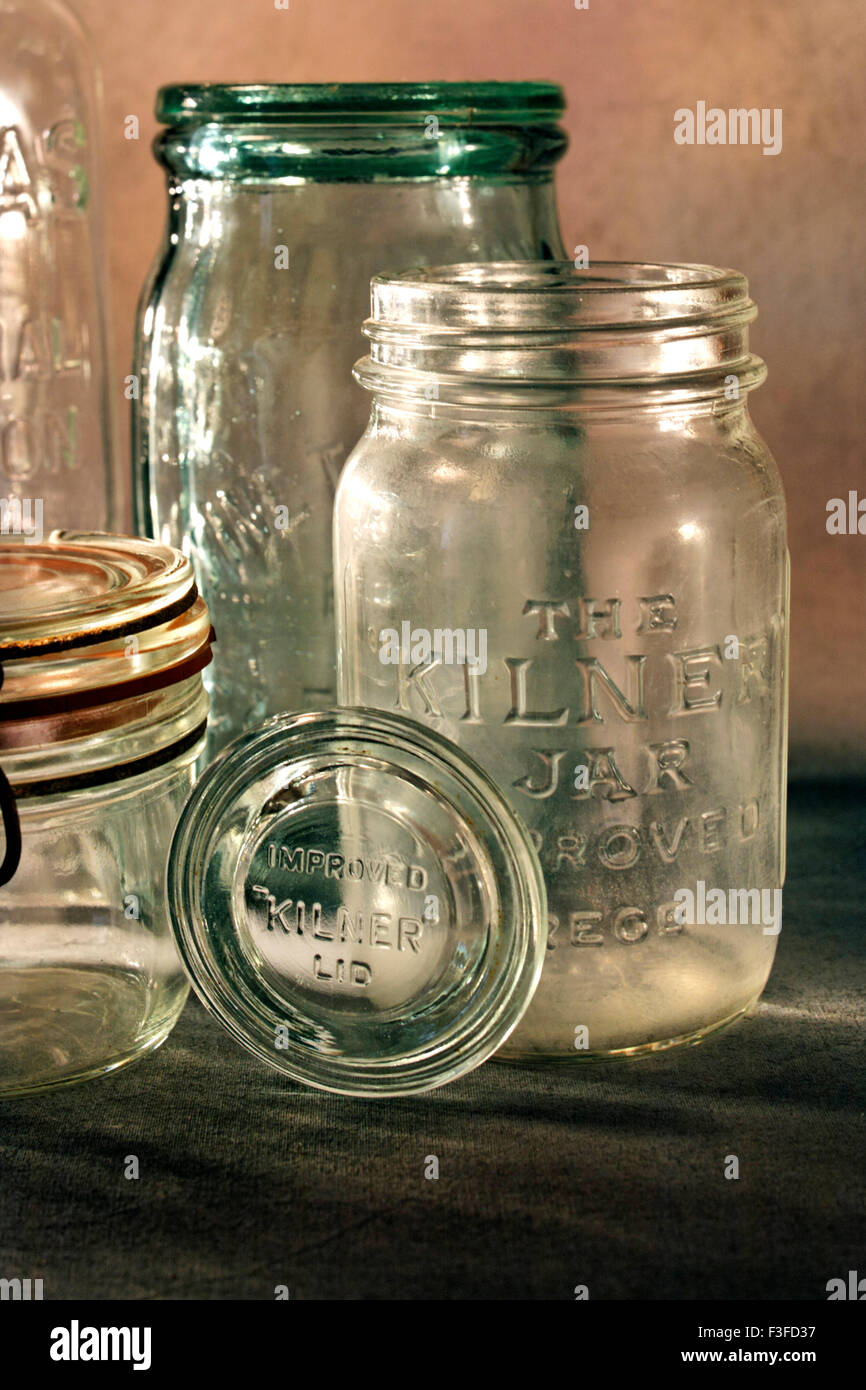 Kunst klassische Glaswerk Flasche mit abstrakten Hintergrund Stockfoto