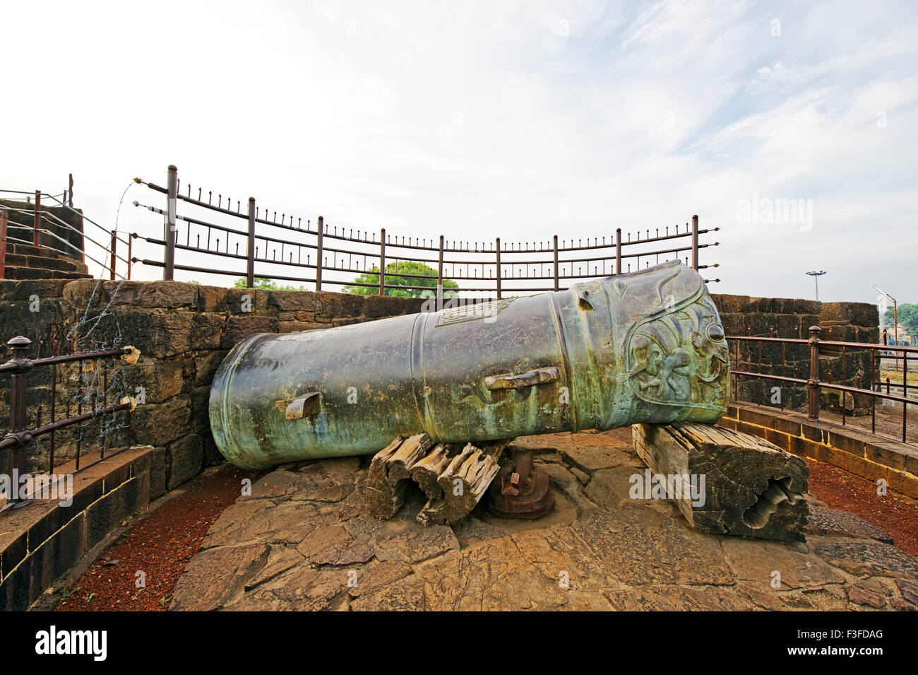 Canon bei Malik e Maidan Bijapur fort Karnataka, Indien Stockfoto