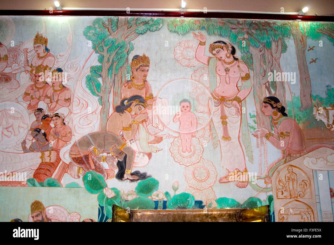 Wandmalerei von Kind in Sarnath Buddha; Uttar Pradesh; Indien Stockfoto