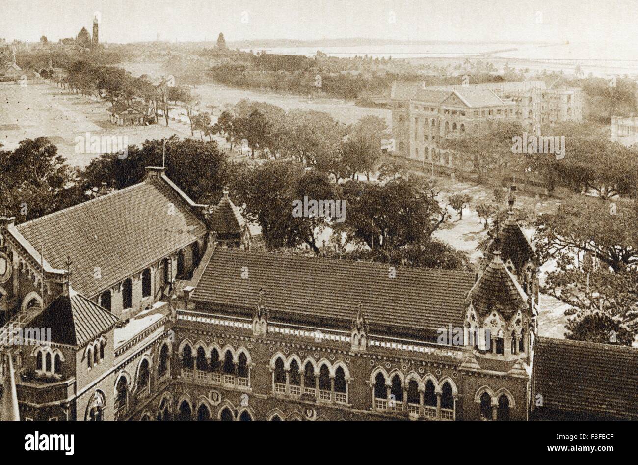 Alte Bild Jahrgang 1900s ; Bombay von St. Xavier Schule in Richtung Azad Maidan und Cross Maidan ; sichtbar Rajabai Tower und Churchgate , Bombay , Mumbai ; Maharashtra ; Indien Stockfoto