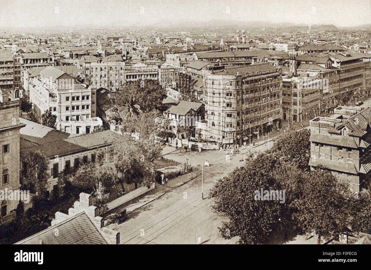 Alte Bild Jahrgang 1900s von Lokmanya Tilak Marg und Pfostenstraße Ecke von der Spitze der St. Xavier Schule, Bombay jetzt Mumbai; Maharashtra; Indien Stockfoto