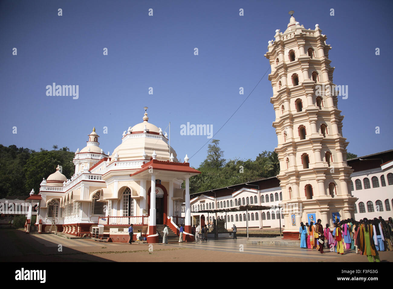 Sieben Stockwerke Lampe Turm; Deepdaan im Hof der Mangesh; Mangeshi Tempel-Komplex; Priol; Ponda Goa Stockfoto