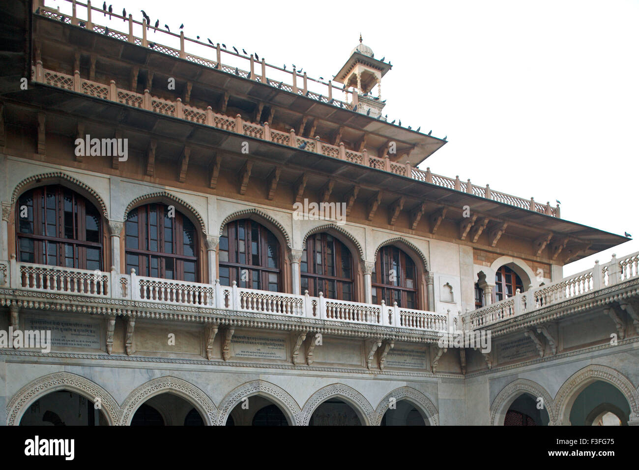 Historische Gebäude British Raj Central Museum Albert Museum am Ram Niwas Grünanlage; Jaipur; Rajasthan; Indien Stockfoto
