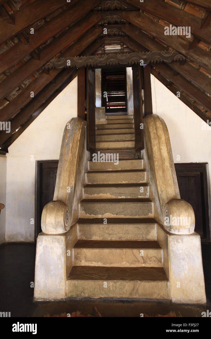 Treppe zum Schlafzimmer des Königs im Padmanabhapuram Holz Palast; Tamil Nadu; Indien Stockfoto