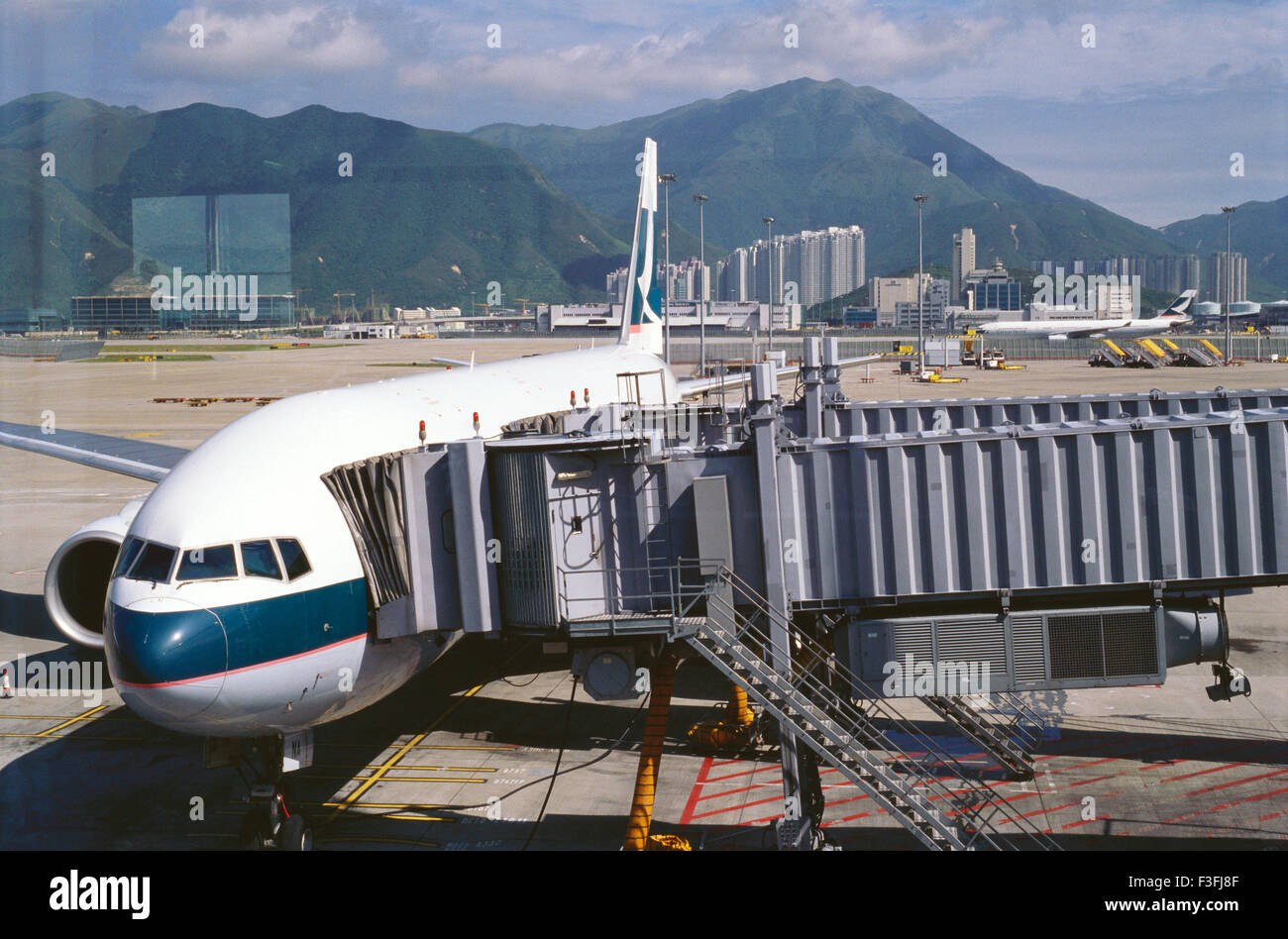 Ein Passagier laden Tunnel mit Air China Flugzeug verbunden; China Stockfoto