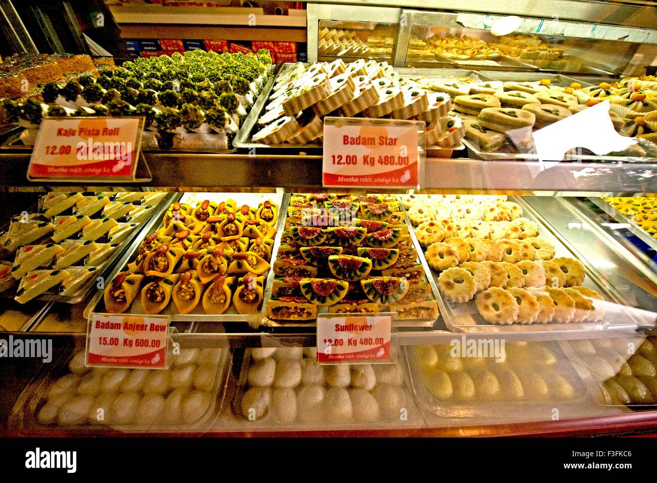 Verschiedene Elemente von Süßigkeiten; Gupta Brüder Süßwarengeschäft; Calcutta; Westbengalen; Indien Stockfoto