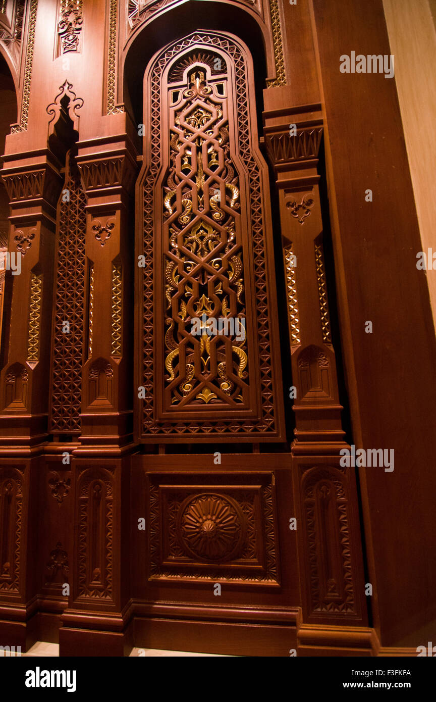 Schalldichte Tür in der omanischen Royal Opera House in Shati Al-Qurm, Muscat, Oman Stockfoto