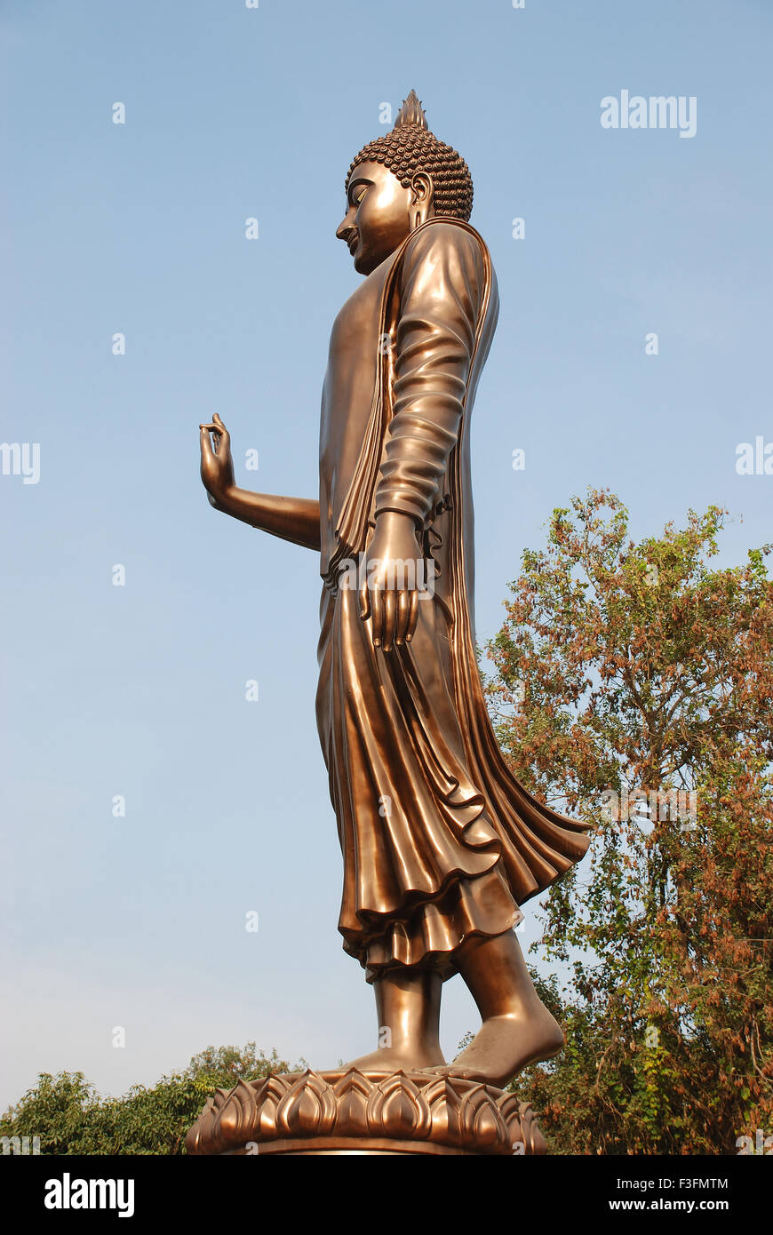Lord Buddha Statue in Segen Haltung Stockfoto
