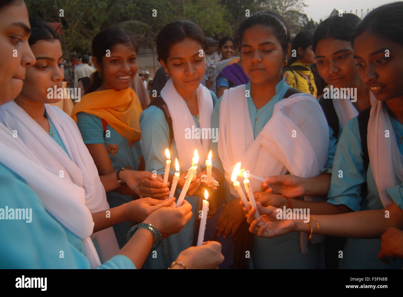 Candle-Light von Diploma of Education (Ded) protestieren Studenten an Azad Maidan in Bombay jetzt Mumbai; Maharashtra; Indien Stockfoto