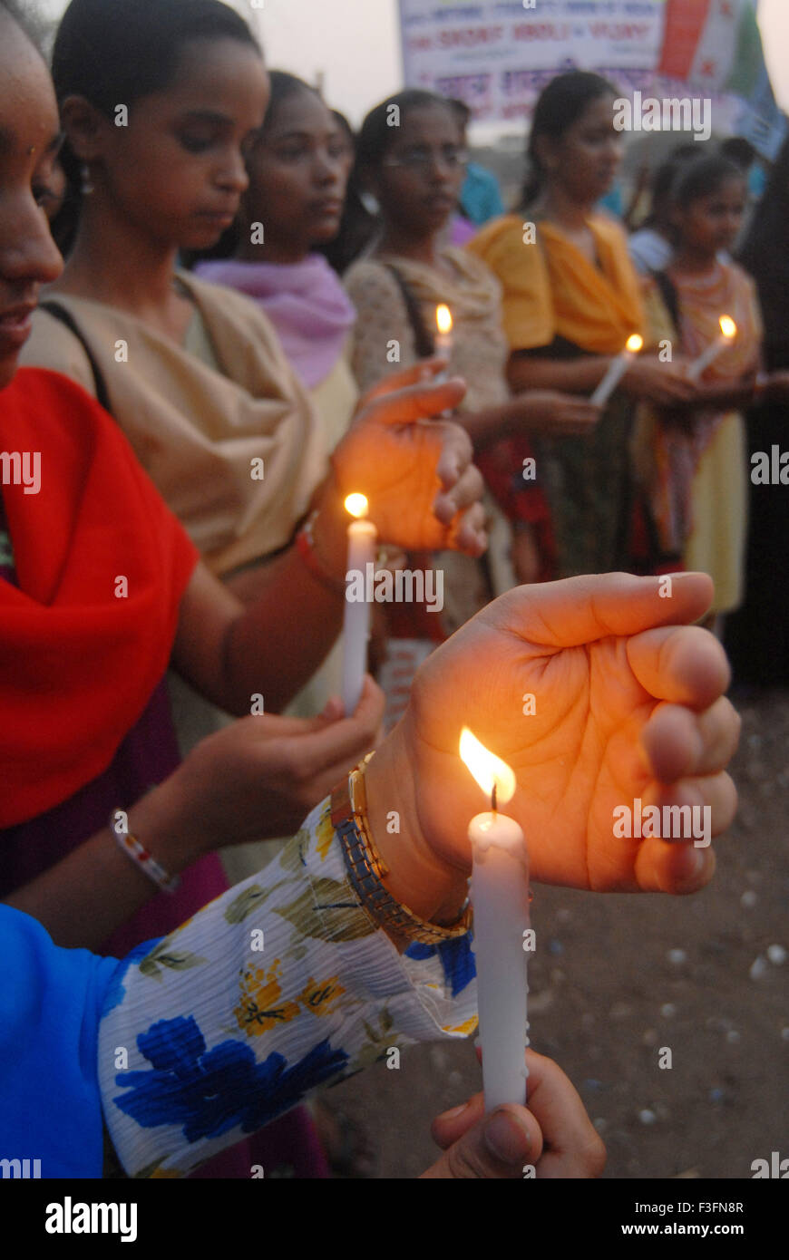 Candle-Light von Diploma of Education (Ded) protestieren Studenten an Azad Maidan in Bombay jetzt Mumbai; Maharashtra; Indien Stockfoto