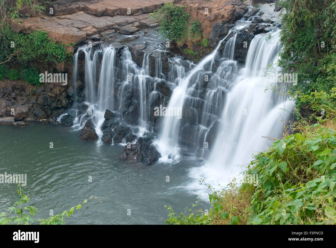 Napne Wasser fallen; Sherpe Napne; Khare Patan; Bahnhof Vaibhavwadi