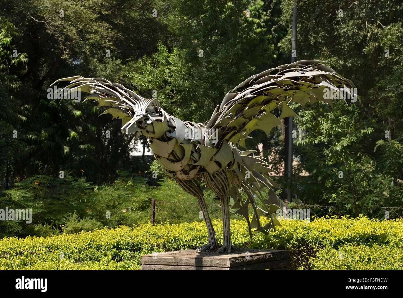 Metall Vogel Skulptur; Sayajirao Gaikwad Baug; Baroda-Stadt; Bundesstaat Gujarat; Indien; Asien Stockfoto