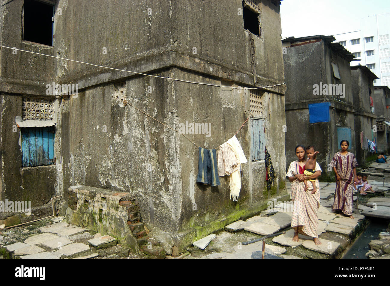 Einwohner bleiben in verfallene Struktur der Durchgangslager bei Ramabai Kolonie Ghatkopar Osten; Bombay-Mumbai Stockfoto