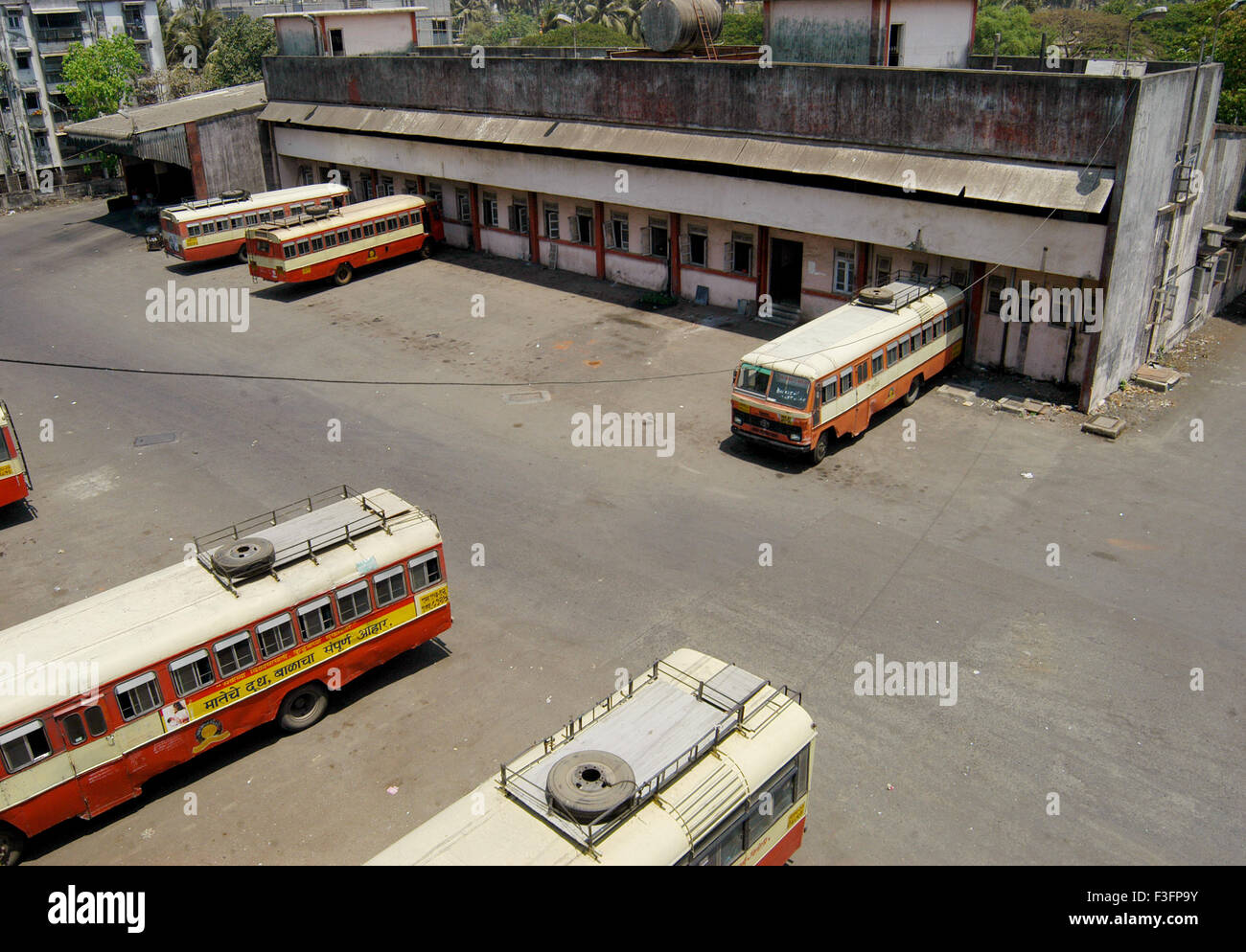 Maharashtra State Road Transport Corporation (MSRTC) ST-Bus-Depot bei Kurla bekannt; Bombay Mumbai; Maharashtra; Indien Stockfoto