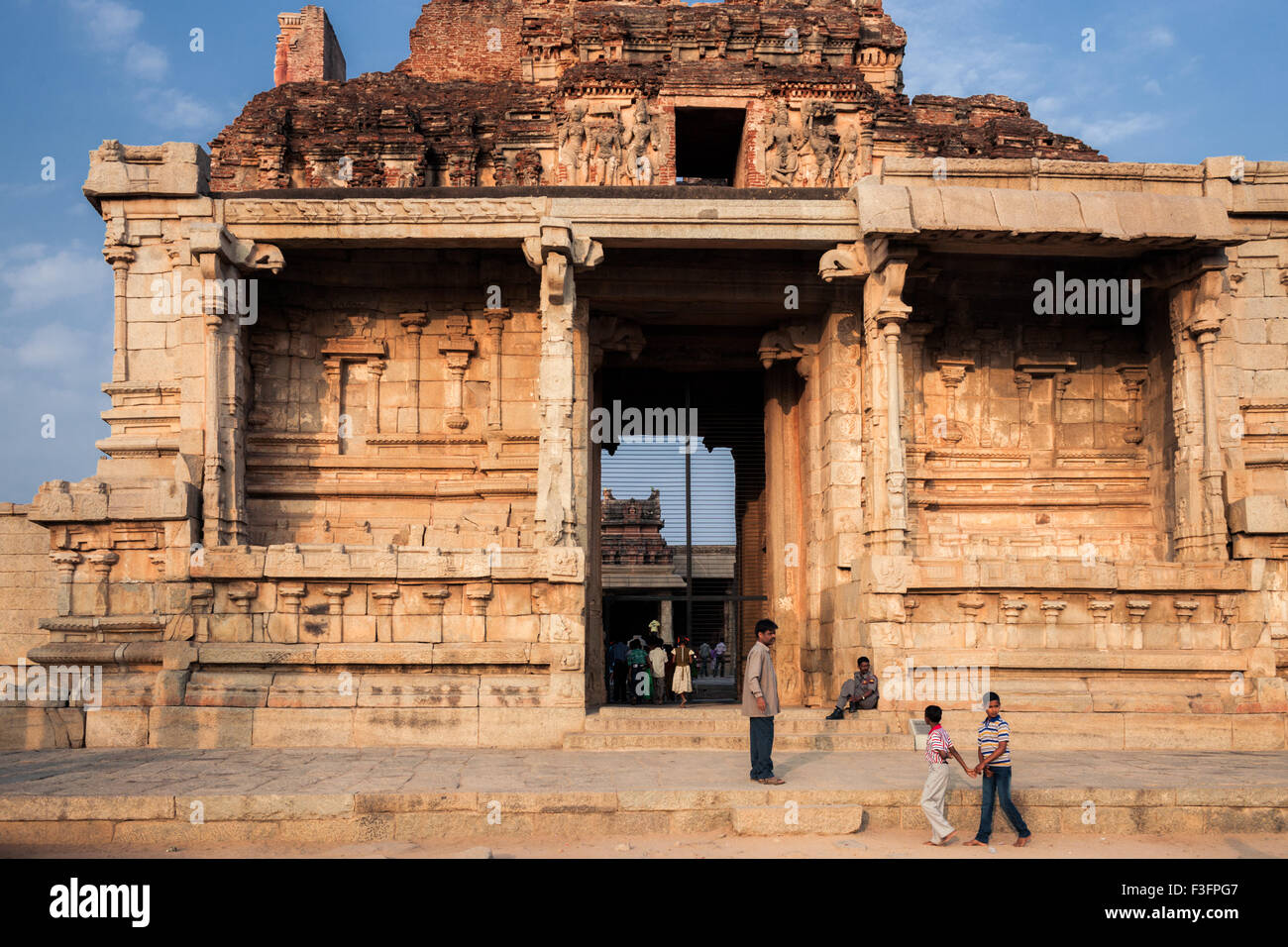 Hampi ist ein Dorf im nördlichen Karnataka Zustand von Indien, an den Ufern des Tungabhadra Fluss und in den Ruinen von Vijayanagar, Stockfoto