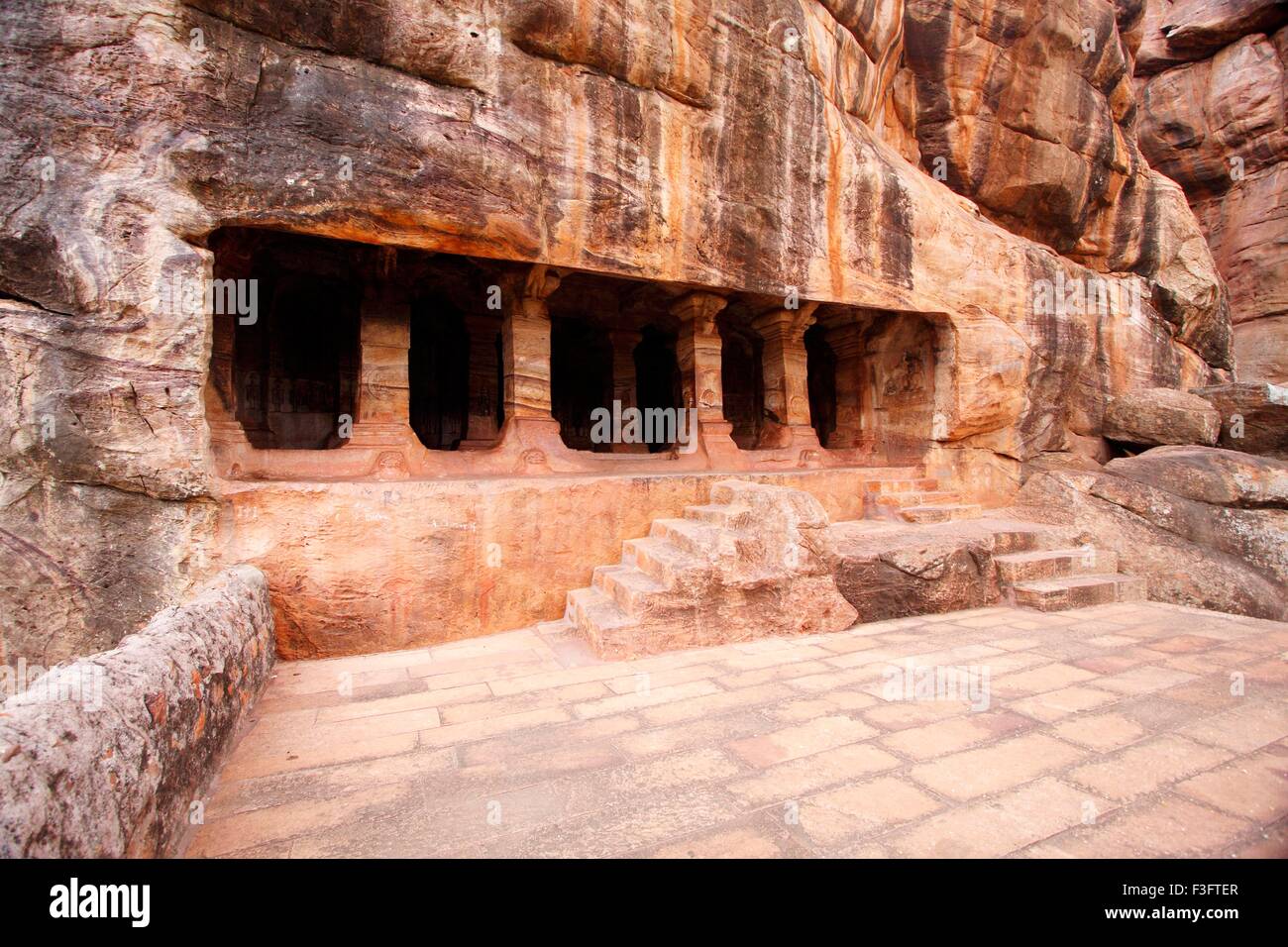 Buddhistische Felsen Höhle in Badami; Bagalkot, Karnataka, Indien - Dmk 148768 Stockfoto