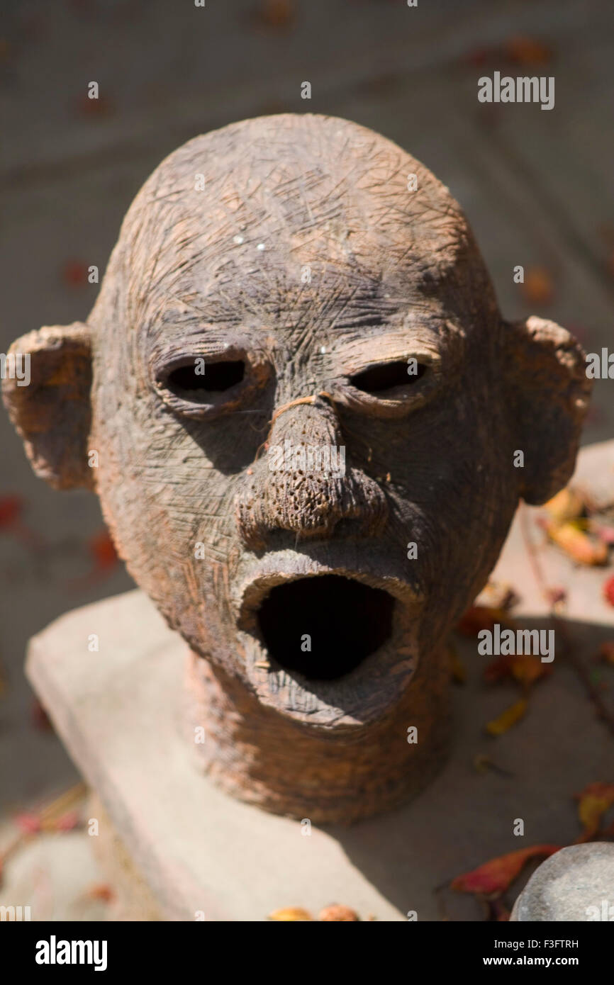 Terracotta Kopf ; Terracotta Skulptur Gesicht offenen Mund ; Indien ; Asien Stockfoto