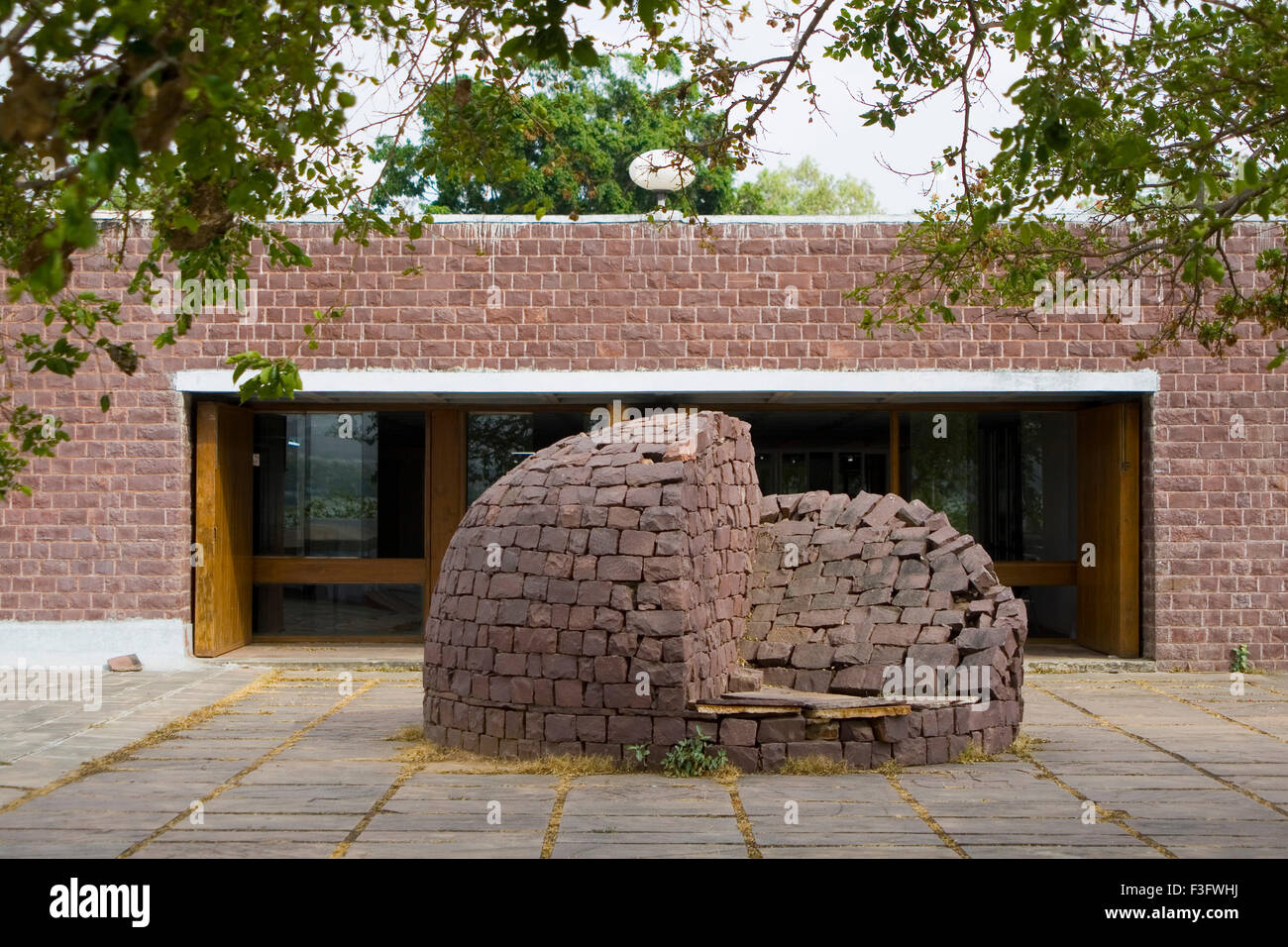 Bharat Bhavan, entworfen von dem Architekten Charles Correa eröffnet im Jahr 1982 in Bhopal in Madhya Pradesh; Indien Stockfoto
