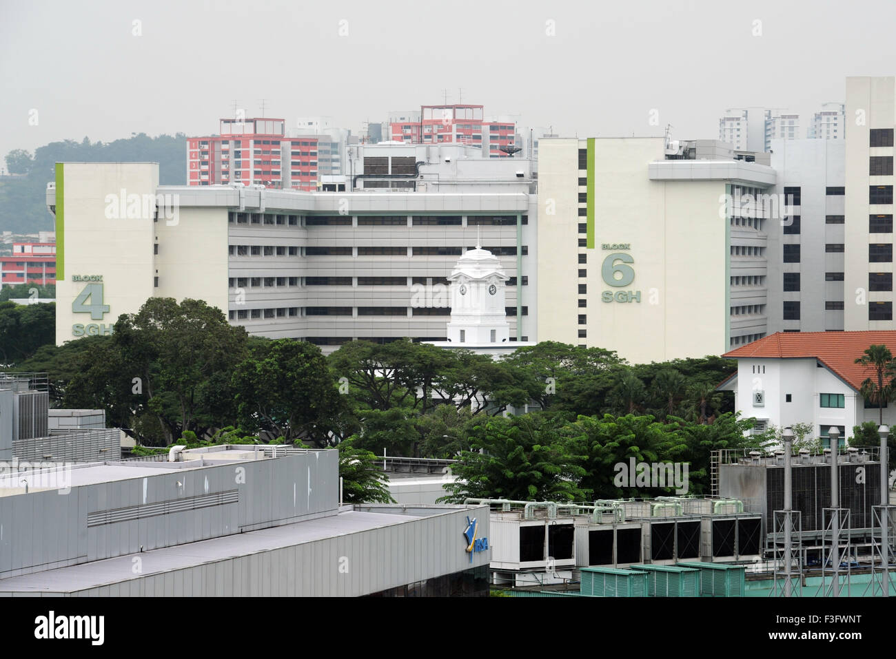 Singapur. 7. Oktober 2015. Foto aufgenommen am 7. Oktober 2015 zeigt die Ansicht von Singapore General Hospital. Ein unabhängiges Komitee wurde von Singapurs Gesundheitsminister Gan Kim Yong eingerichtet, die 22 Fälle von Infektionen der Hepatitis C bei Singapore General Hospital (SGH), die am Dienstag bekannt gegeben wurde, zu untersuchen. Zweiundzwanzig Patienten diagnostiziert wurde, mit dem Hepatitis C-Virus im SGH von April bis September, vier sind möglicherweise an der Krankheit gestorben. © Dahin Chih Wey/Xinhua/Alamy Live-Nachrichten Stockfoto