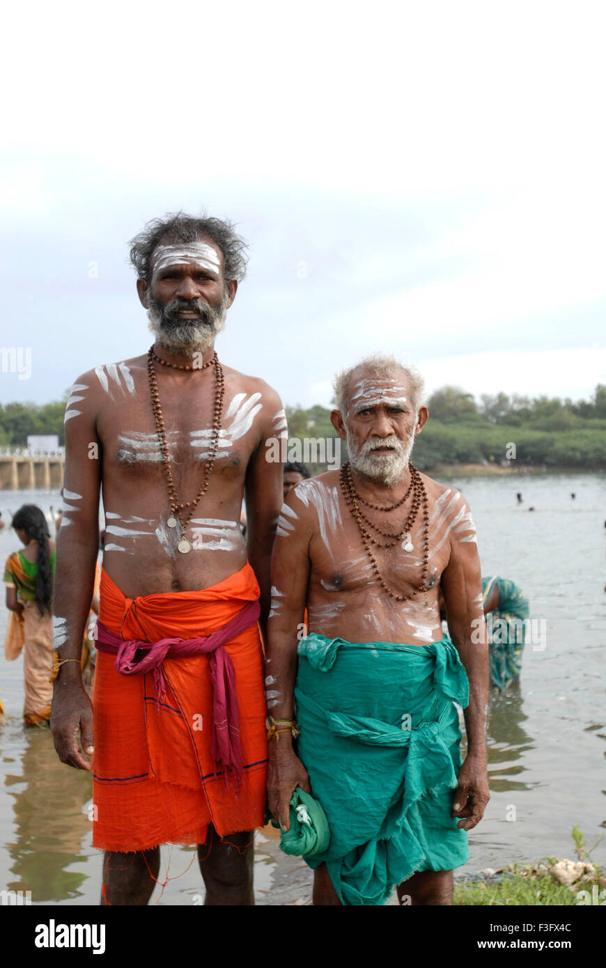 Pilger Baden Fluss Tamiravarani erleben Sie Gefühl komplette Staatenbund Herrn Vaikasi Visakam Festival Tiruchendur Stockfoto