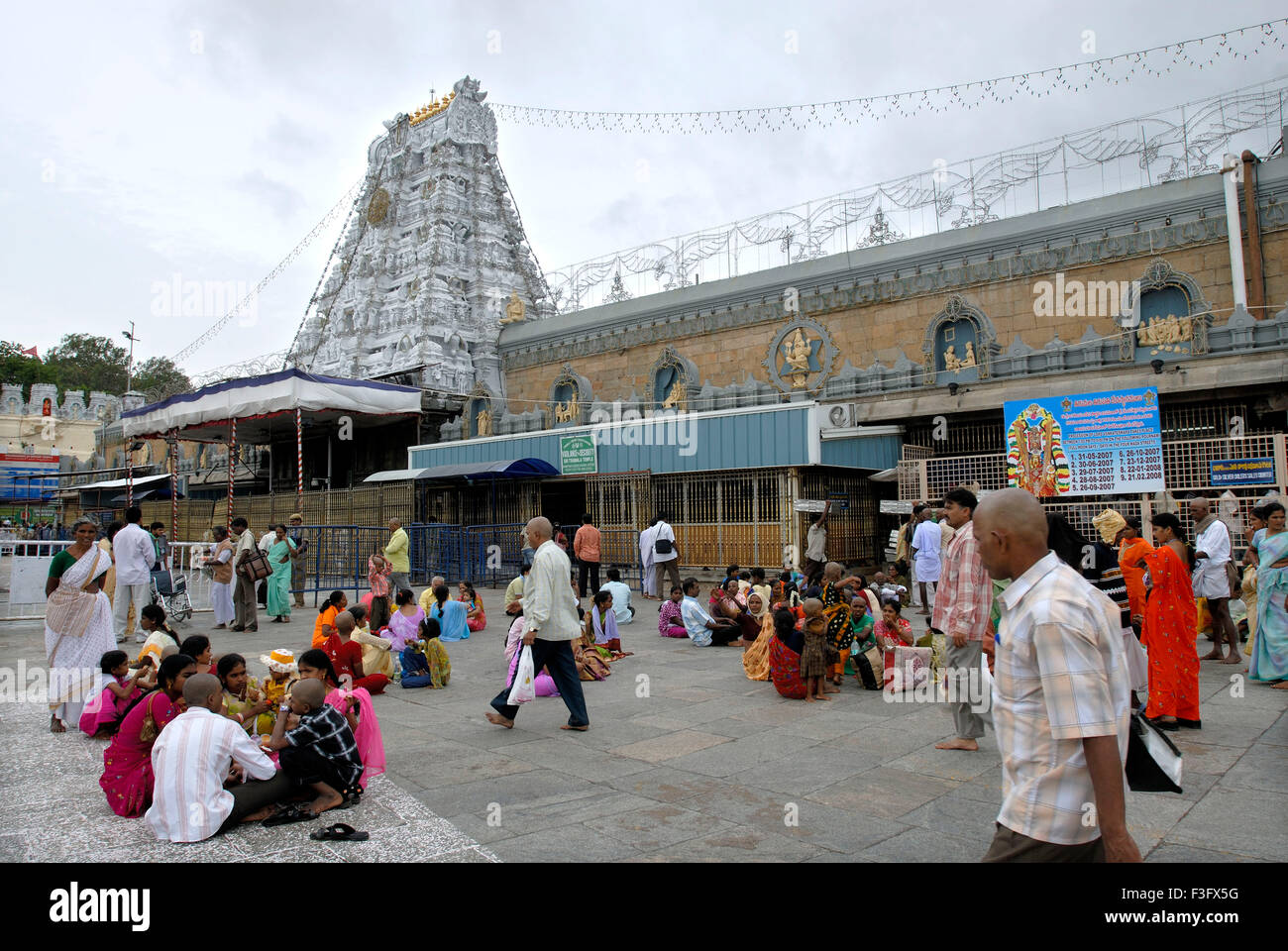 Der Tempel des Herrn Venkateshvara auf Tirumala ist der reichste Tempel in der Welt; Andhra Pradesh; Indien Stockfoto