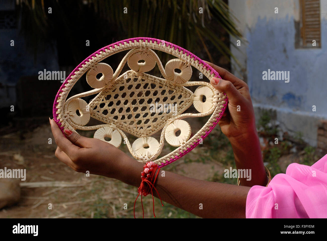 Palm Leaf Handwerk Sache in Manappad in der Nähe von Tiruchendur berühmt; Tamil Nadu; Indien Stockfoto