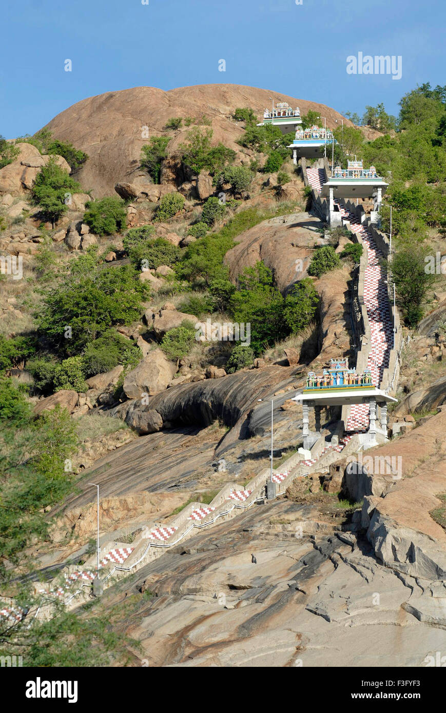 Treppe zu Kasi Viswanathar Tempel auf Tirupparankundram Hügel; Tamil Nadu; Indien Stockfoto