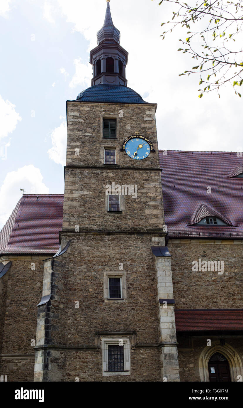 Der Turm der Kirche in dem kleinen Deutschland Uhrmacherkunst Stadt von Glashütte, Sachsen Stockfoto