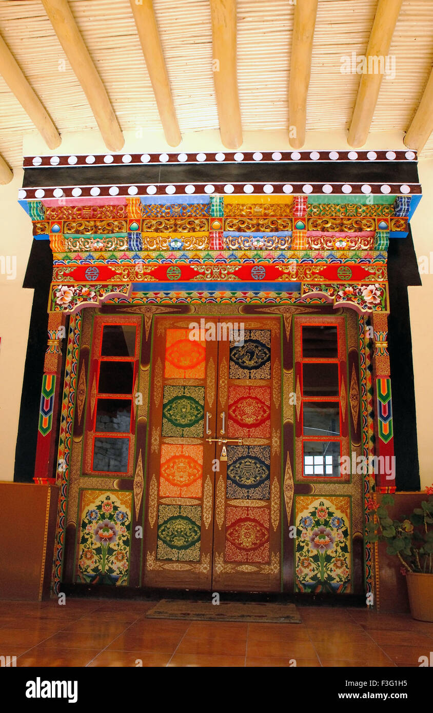 Dekorative Türen von Thikse Gompa; Leh; Ladakh; Jammu und Kaschmir; Indien Stockfoto