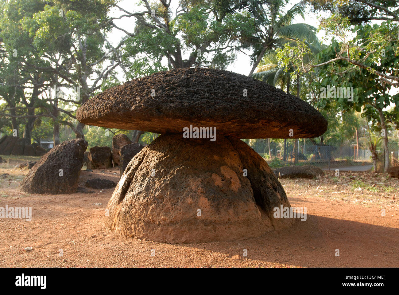 Dach-Steinen Kuda Kallu gehört zu der Vorgeschichte von Draviden gebaut; Palakkad und Thrissur Stockfoto