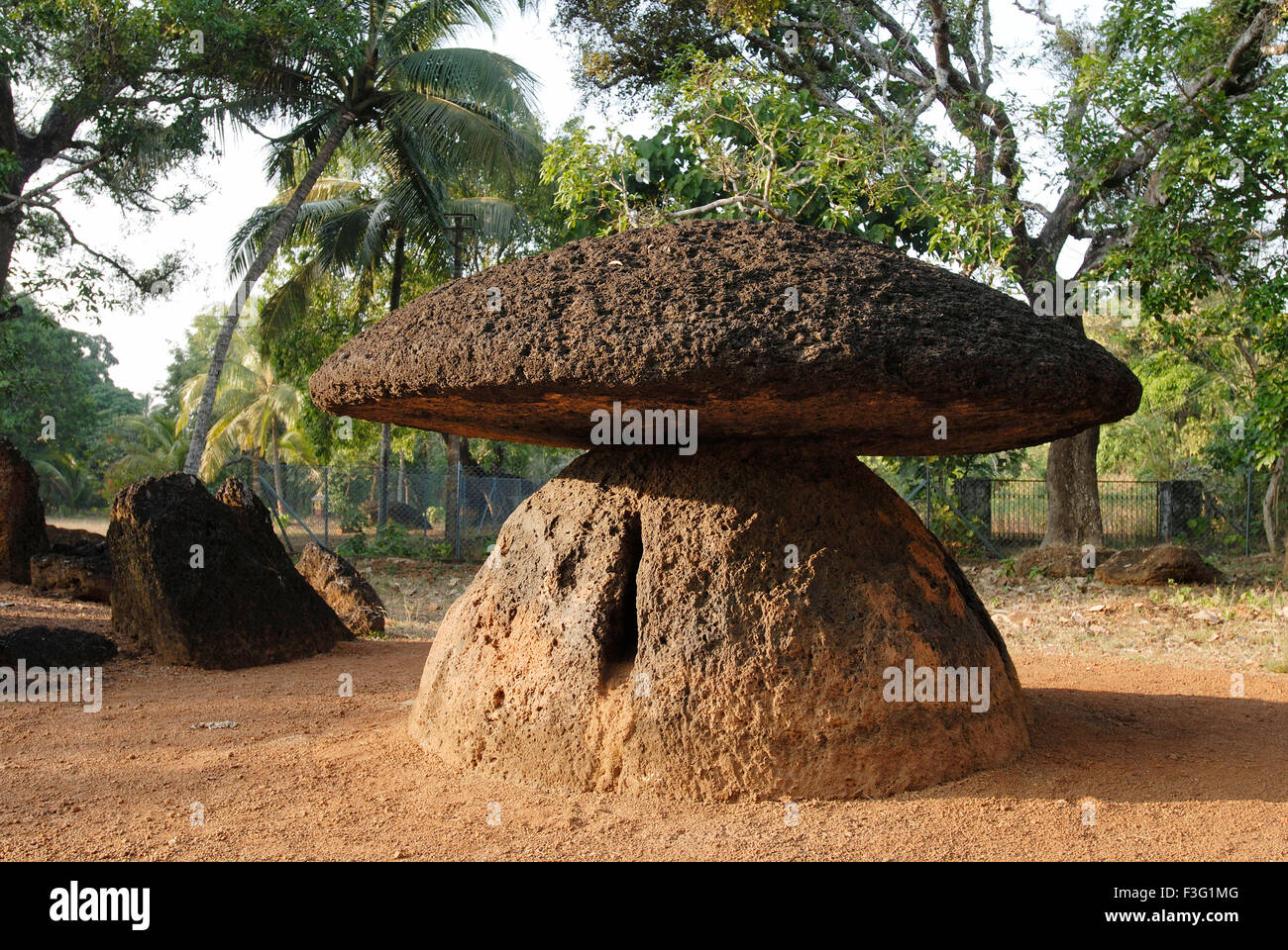 Dach-Steinen Kuda Kallu gehört zu der Vorgeschichte von Draviden gebaut; Palakkad und Thrissur Stockfoto