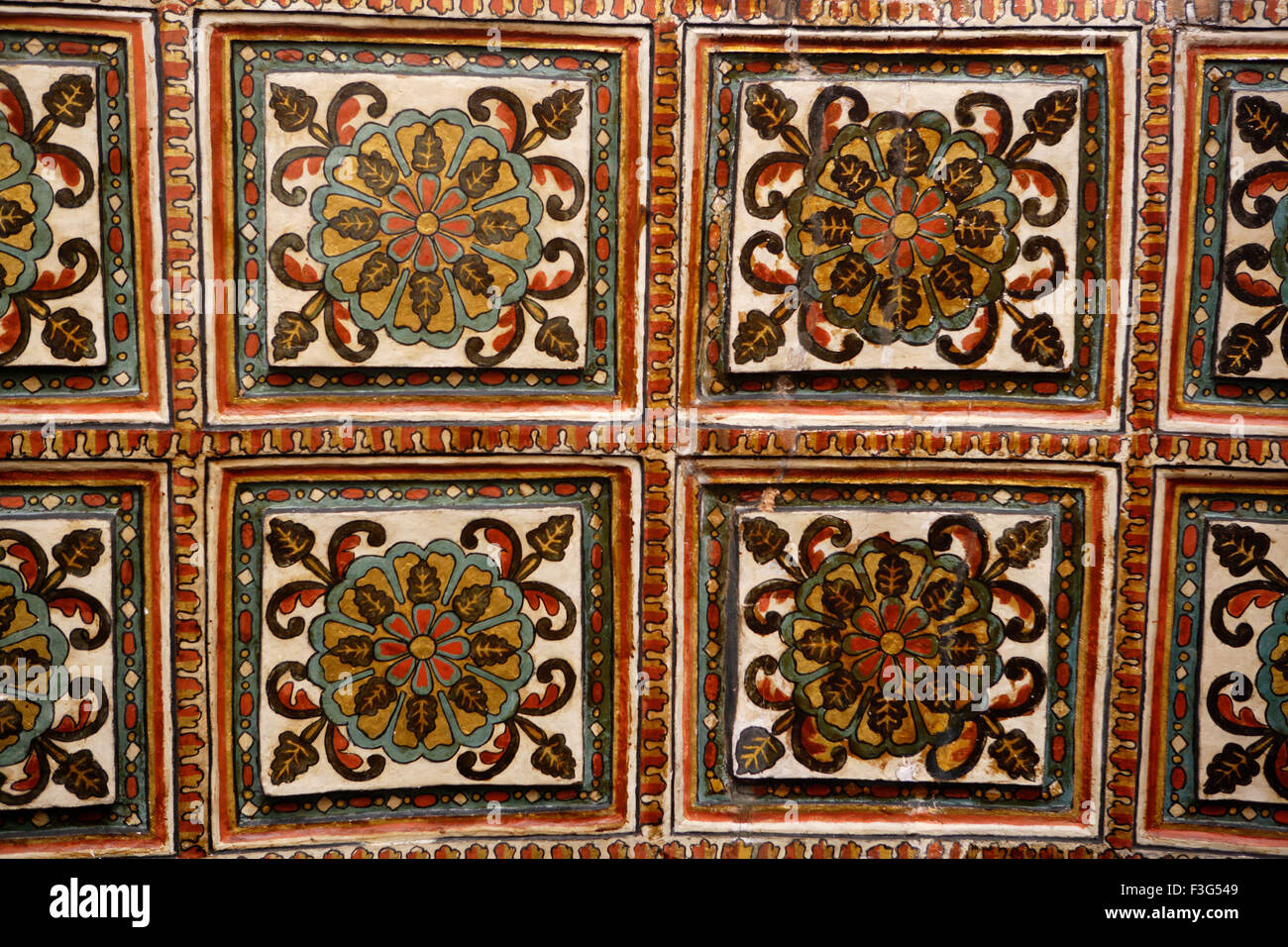 Dekorative Medaillons Fresko Details; Kirche des Hl. Franziskus von Assisi; 1521 n. Chr. Old Goa erbaut; Velha Goa Stockfoto