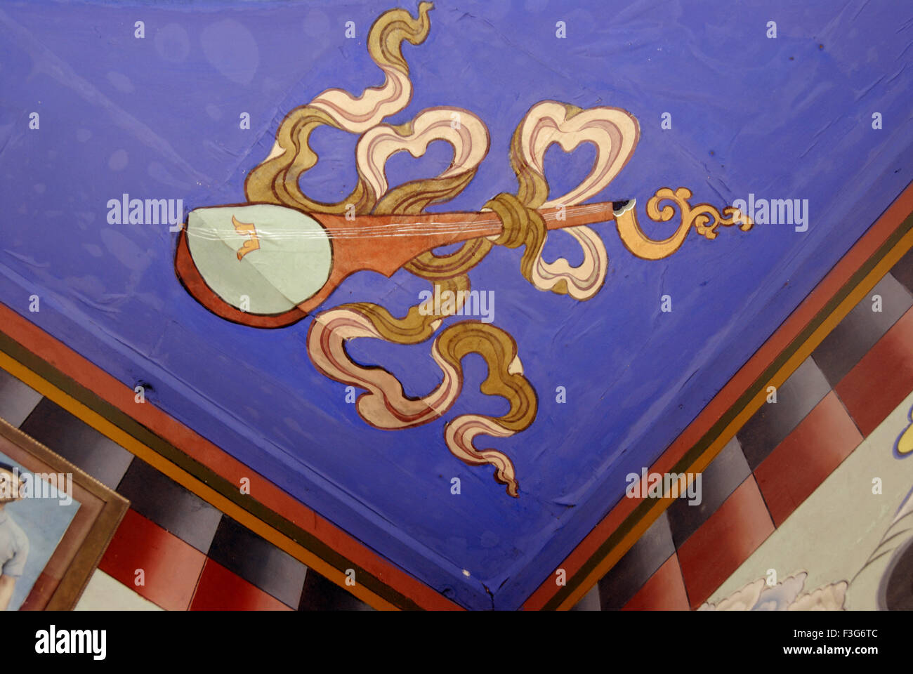 Gemälde von Buddha und Werk in Phuentsholing Royal Govt of Bhutan Asia an Wand Stockfoto