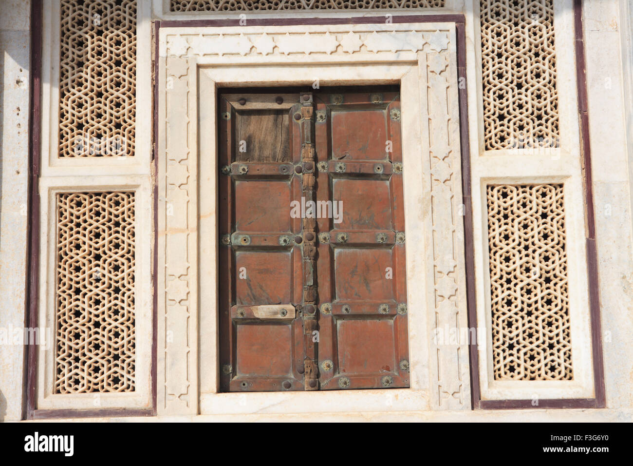 Tür des Grabes von Shaikh Salim Chishti in Fatehpur Sikri; Agra; Uttar Pradesh; Indien zum UNESCO-Weltkulturerbe Stockfoto