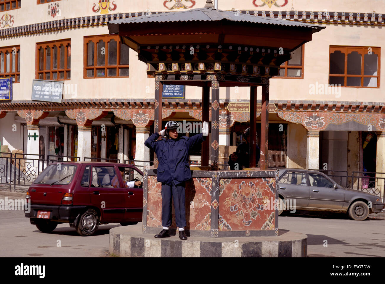 Verkehrspolizei im Dienst am Hauptstadt Thimpu Royal Govt von Bhutan Stockfoto