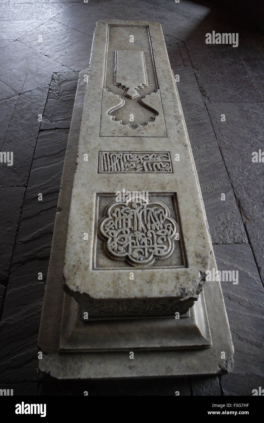 Quran Inschrift auf Familienmitglied Kammer in Humayun Mausoleum, erbaut im Jahre 1570; Delhi; Indien zum UNESCO-Weltkulturerbe Stockfoto