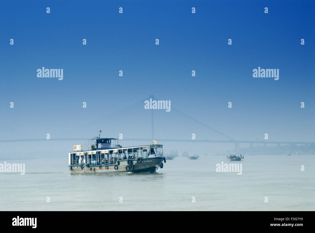 Ansicht des Vidyasagar Setu Brücke über Hooghly River am frühen Morgen bei Calcutta; Westbengalen; Indien Stockfoto