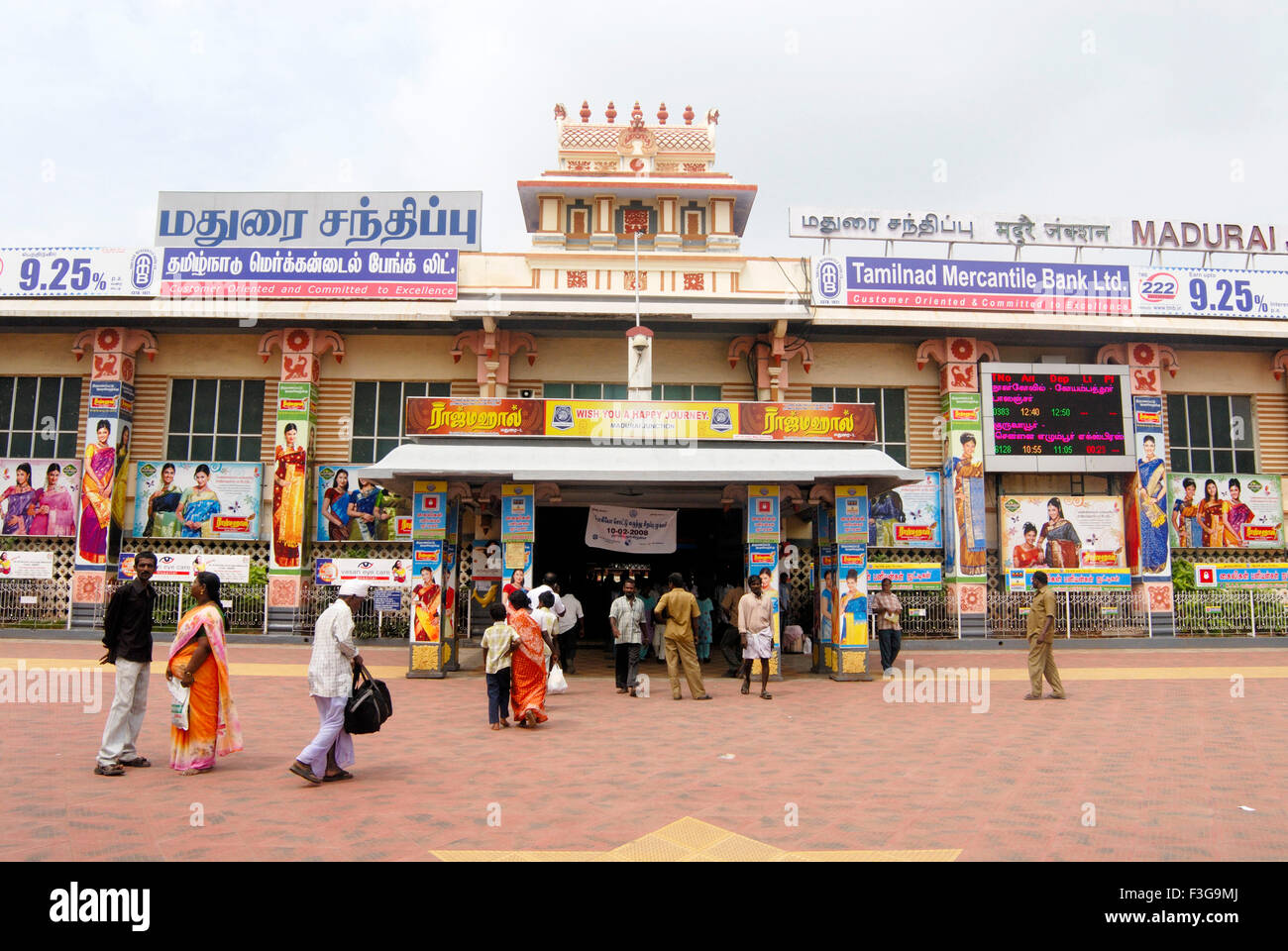 Passagiere und Bahnhof von Madurai; Tamil Nadu; Indien Stockfoto