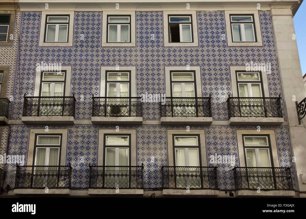 Lissabon, PORTUGAL - 23. Oktober 2014: Traditionellen portugiesischen Fassade mit Azulejos blauen Ziegeln gedeckt. Lissabon Stockfoto