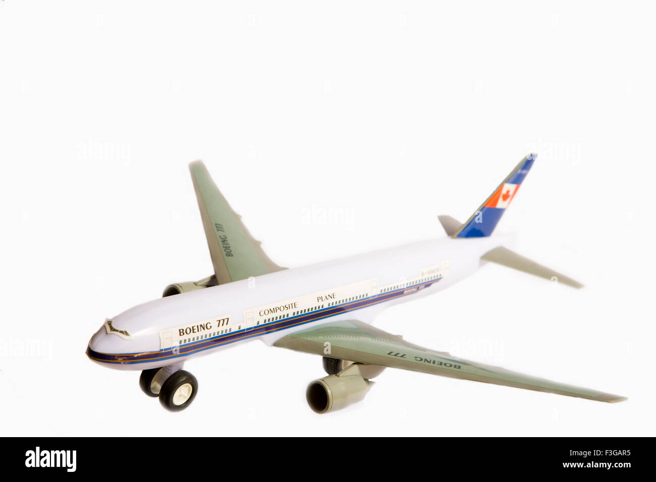 Spielzeug Flugzeug Boeing777 auf weißem Hintergrund Stockfoto