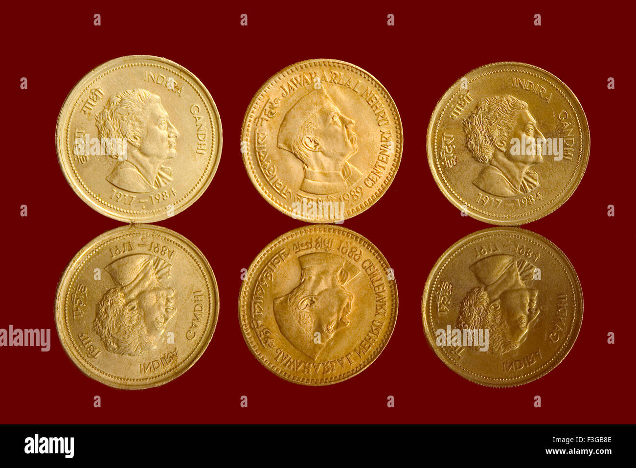 Drei indische Währung fünf Rupien Münzen mit Reflexion Rückseite geprägt in mittleren Jawaharlal Nehru Hundertjahrfeier Stockfoto