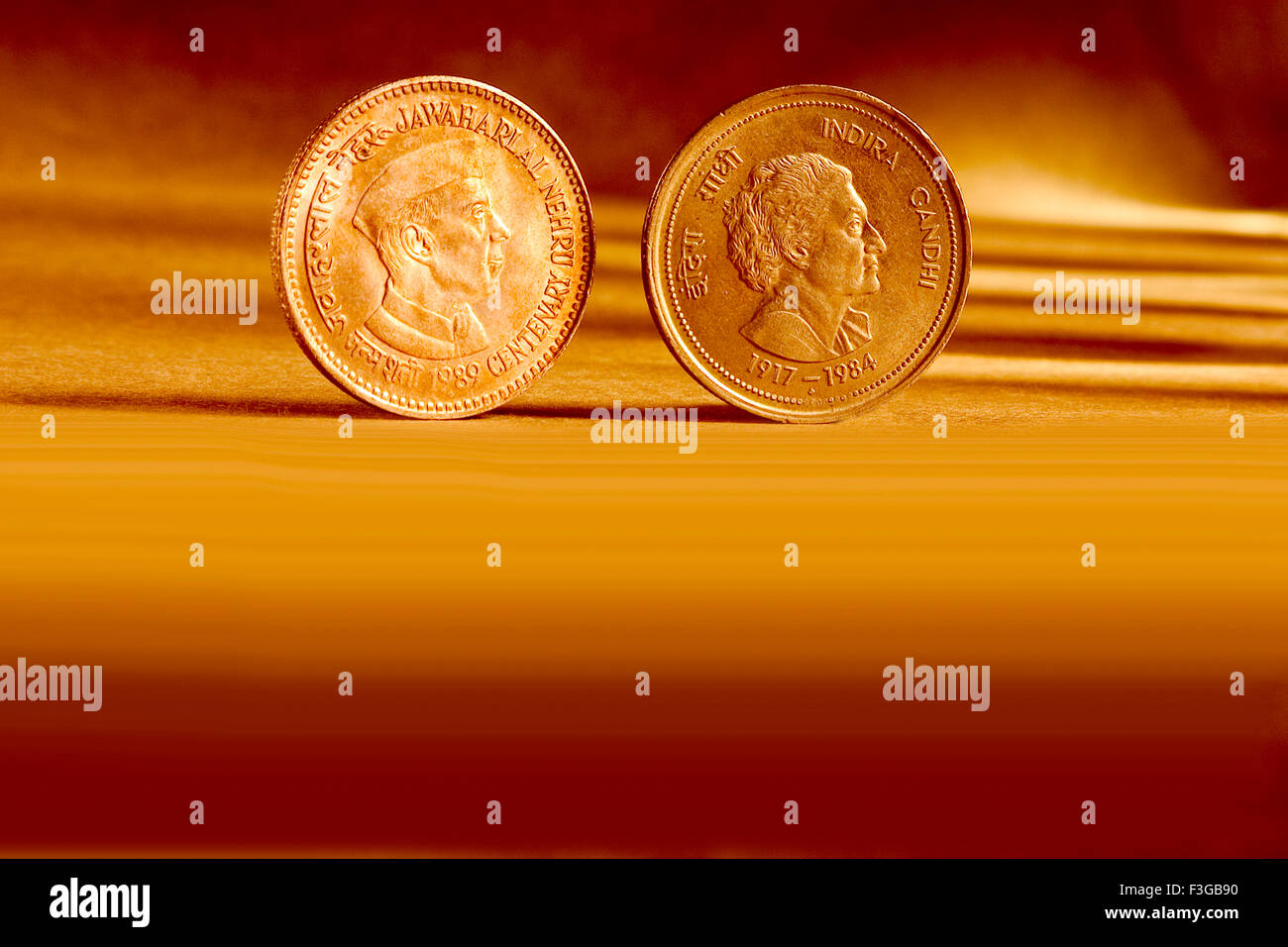 Doppelte paar indischer Währung fünf Rupien Münze vorderen Seite und Rückseite Weise geprägt Jawaharlal Nehru Centenary 1989 Stockfoto